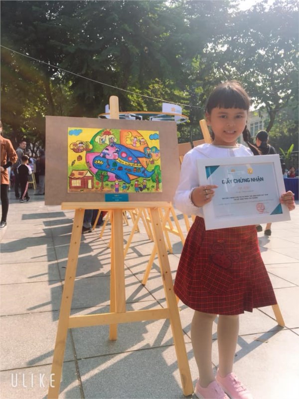 Học sinh Lê Hà Anh đạt giải C cuộc thi vẽ tranh Sải cánh vươn cao chủ đề Hành trình yêu thương năm 2018.